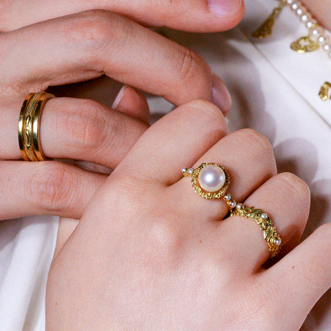 beautiful handcrafted pearl ring featuring sculpted and handcrafted gold frame