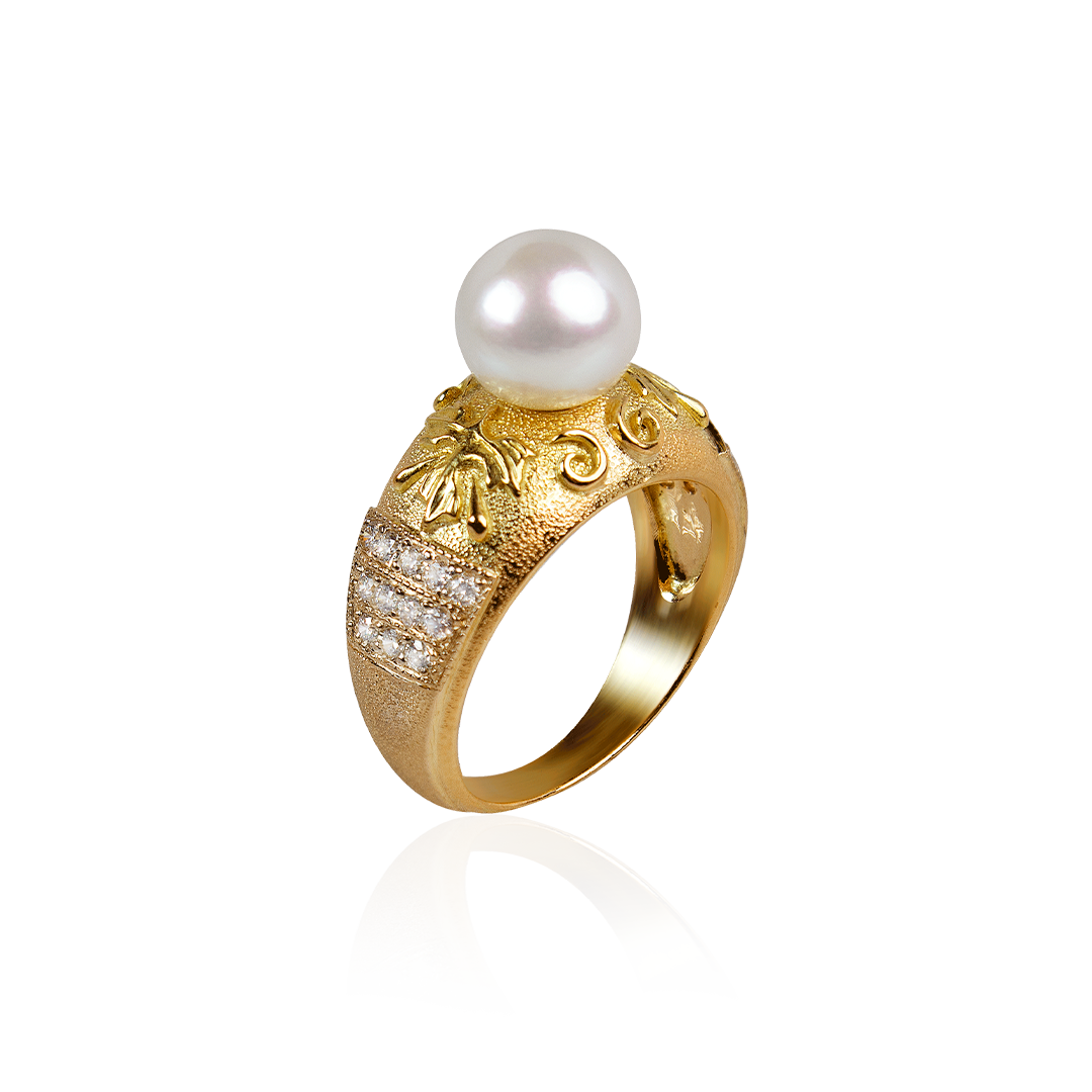 Marilisi artisan fine jewelry White Pearl Yellow Gold Ring with grapevine design side view close up
